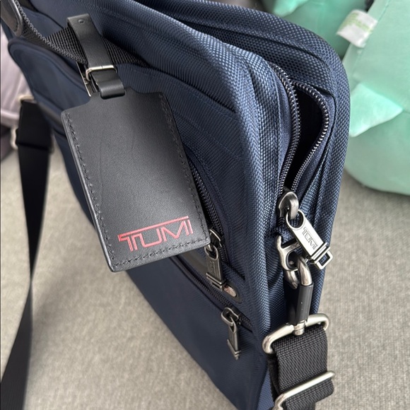Tumi Blue Messenger Bag Durable and Minimalist - Picture 9 of 9